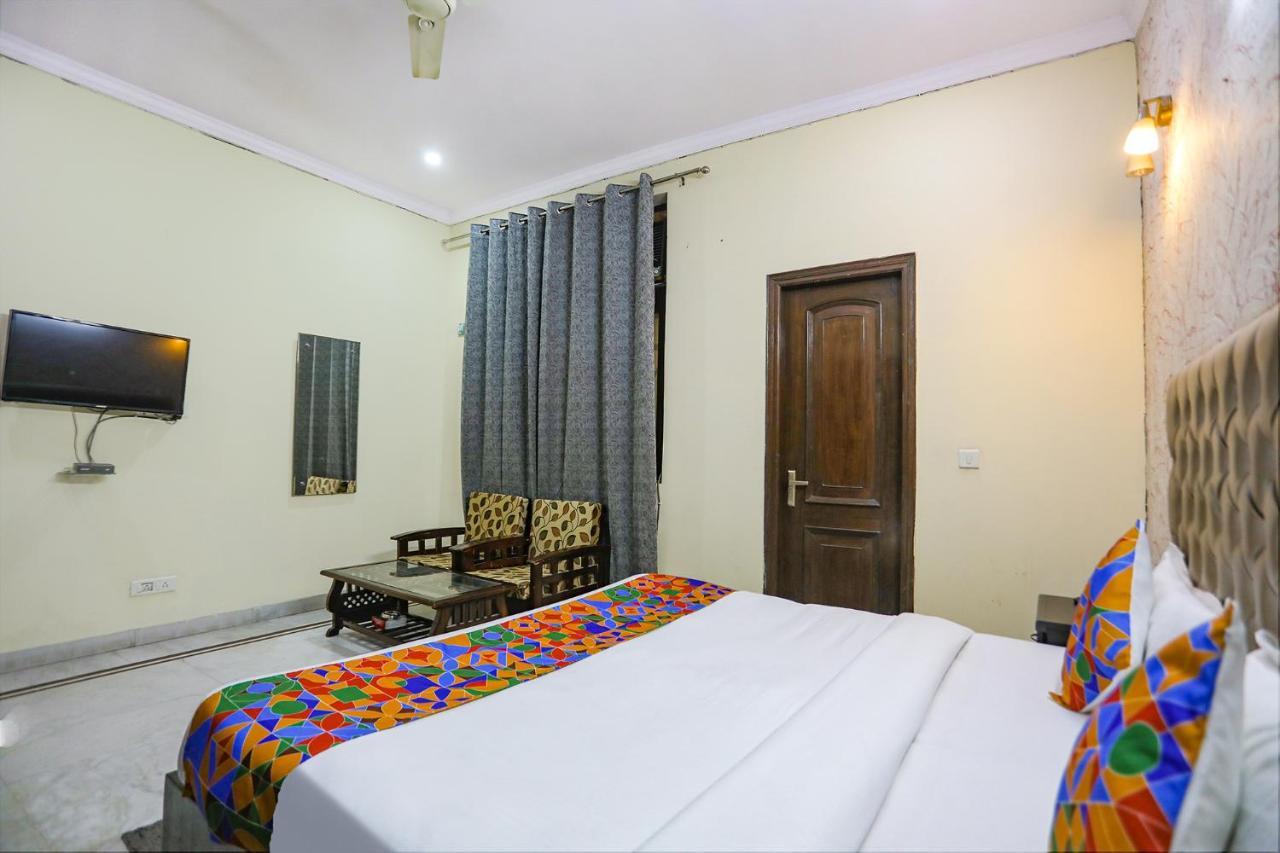 Hotel Fabexpress Hm Palace Noida Exterior foto